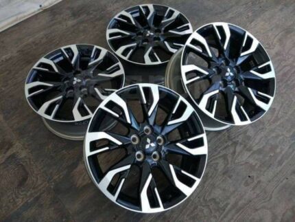 Original Mitsubishi Outlander PHEV Rims..set of 4