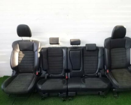 OUTLANDER III LIFT SEATS, HALF LEATHER, HALF ALCANTARA AND DOOR PANELS