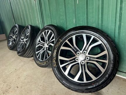 SET OF 4 ORIGINAL MITSUBISHI WHEELS AND TYRES TO FIT ALL MITSUBISHI’S SUV 18 INCH